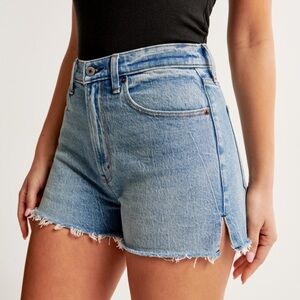 Abercrombie Curve Love High Rise Raw Hem Denim Jean Mom Short Light Medium Wash